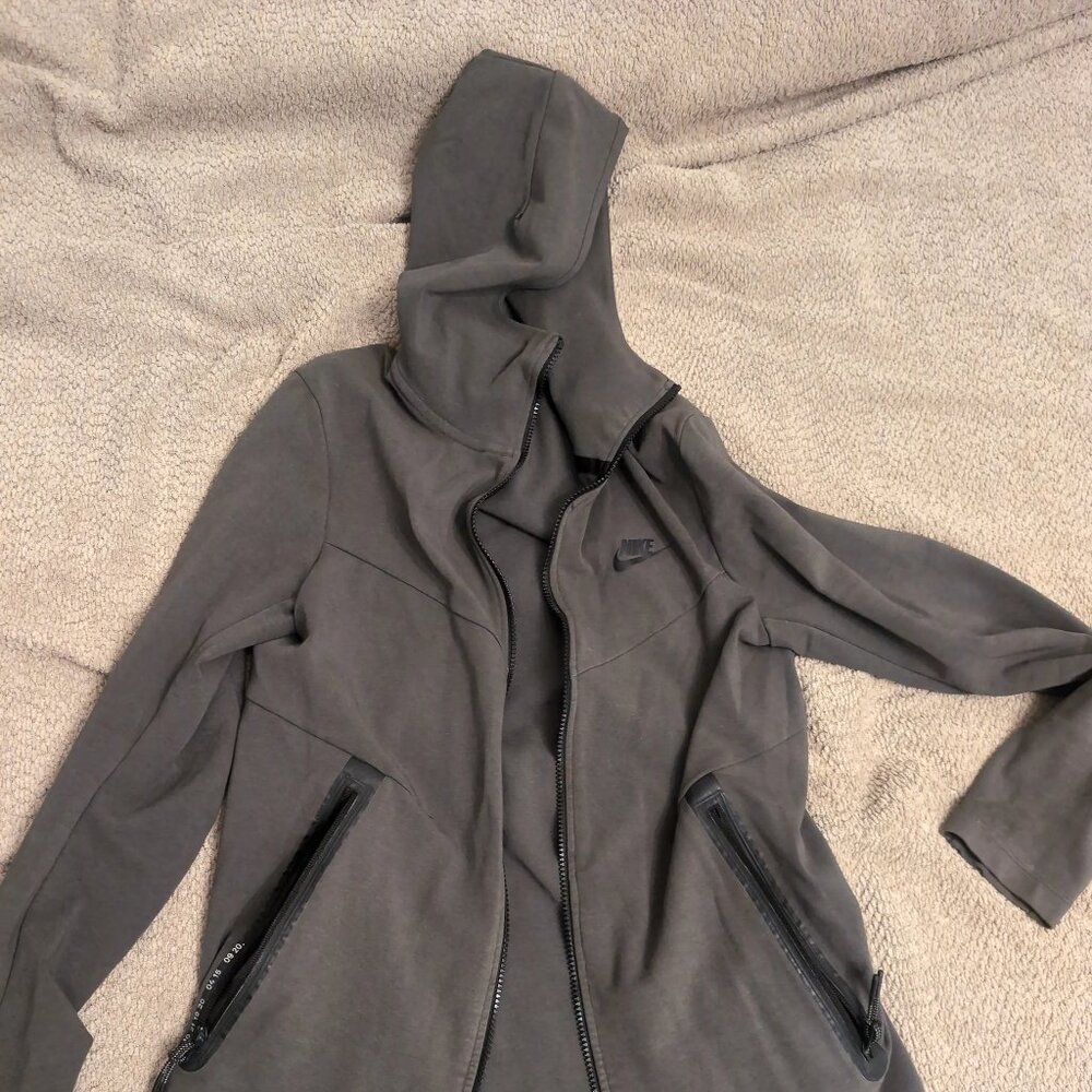 Nike hooded zip jacket (Size S)
